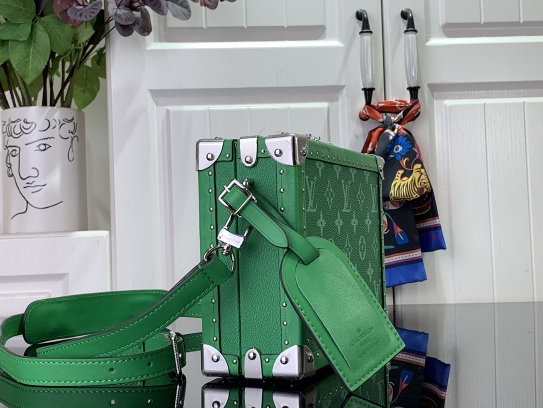 LV Clutch Box M11049 