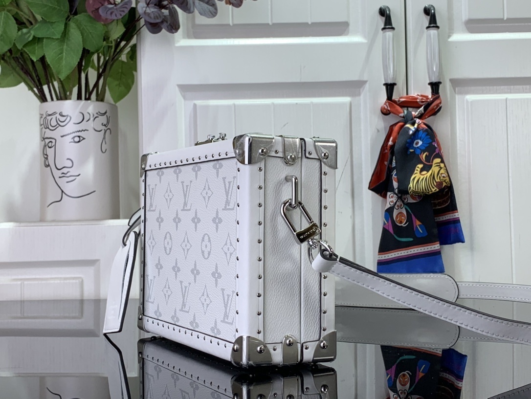 LV Clutch Box M11049 