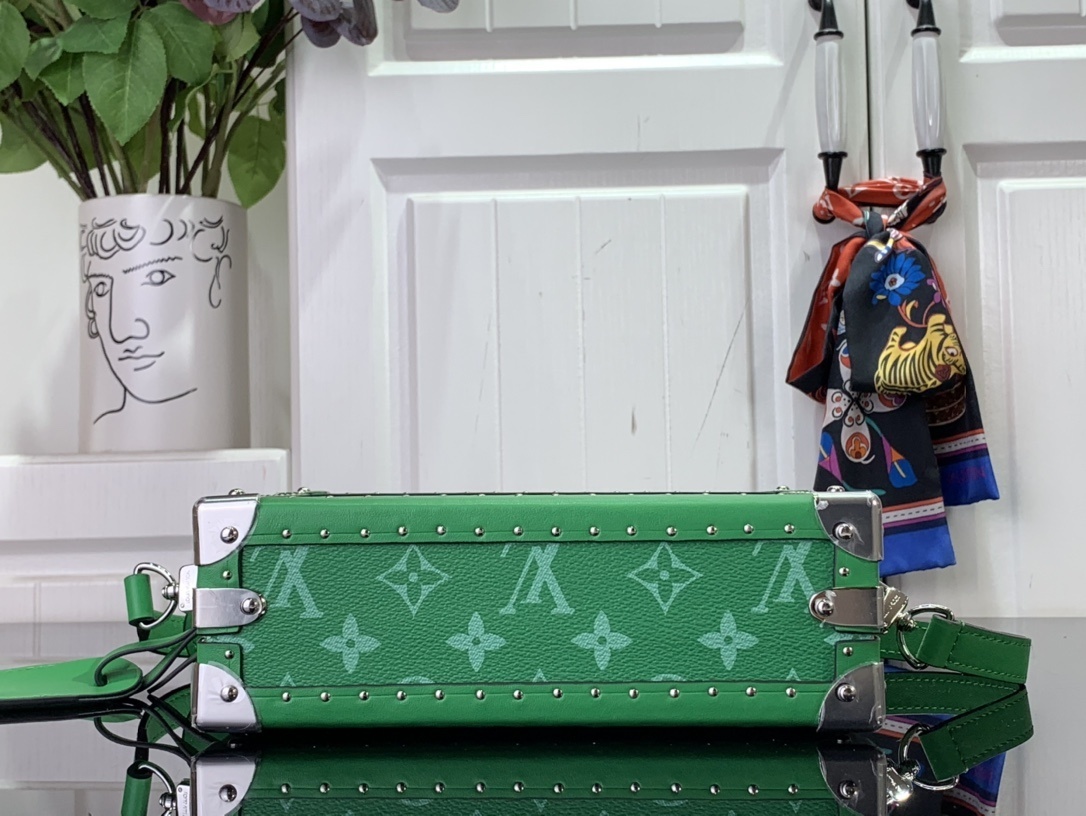 LV Clutch Box M11049 