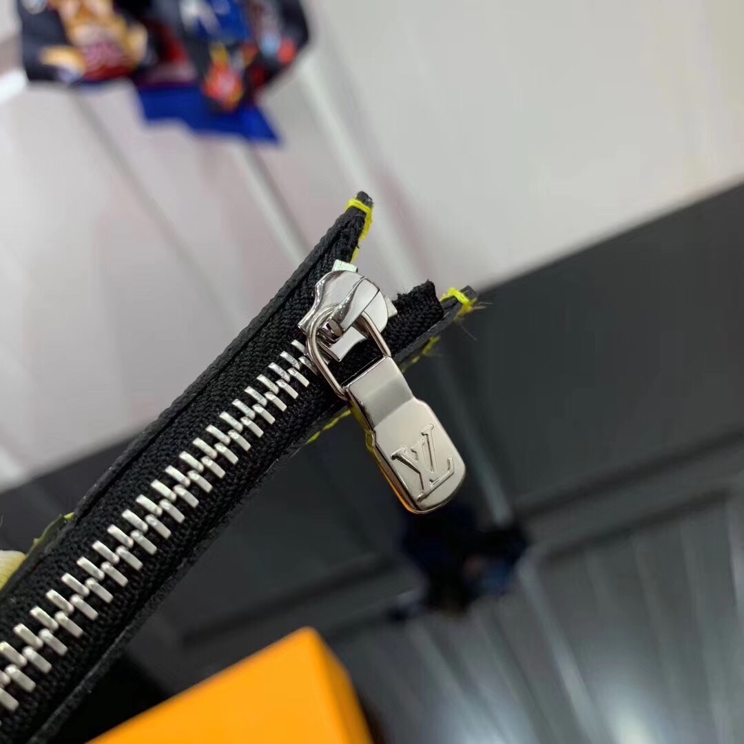 LV COIN CARD HOLDER M30270