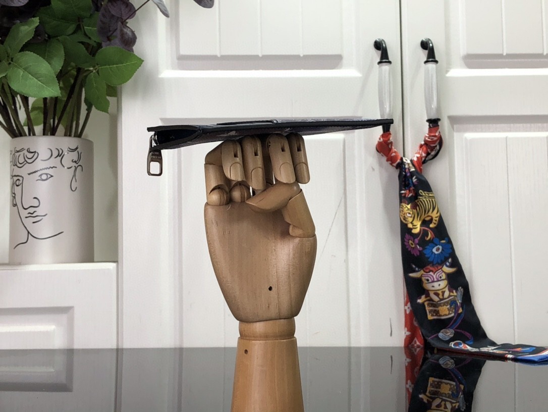 LV COIN CARD HOLDER M81432