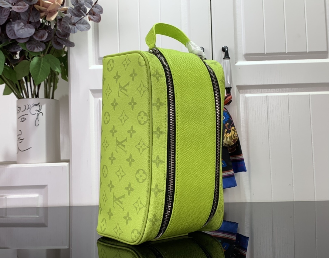 LV Cosmetic bag m10144 