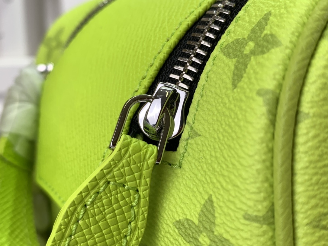 LV Cosmetic bag m10144 