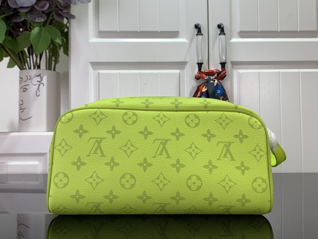 LV Cosmetic bag m10144 