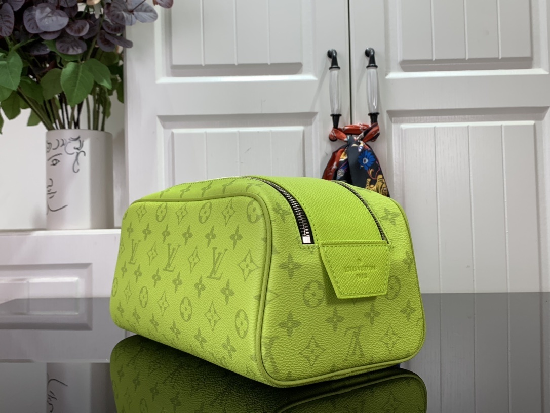 LV Cosmetic bag m10144 