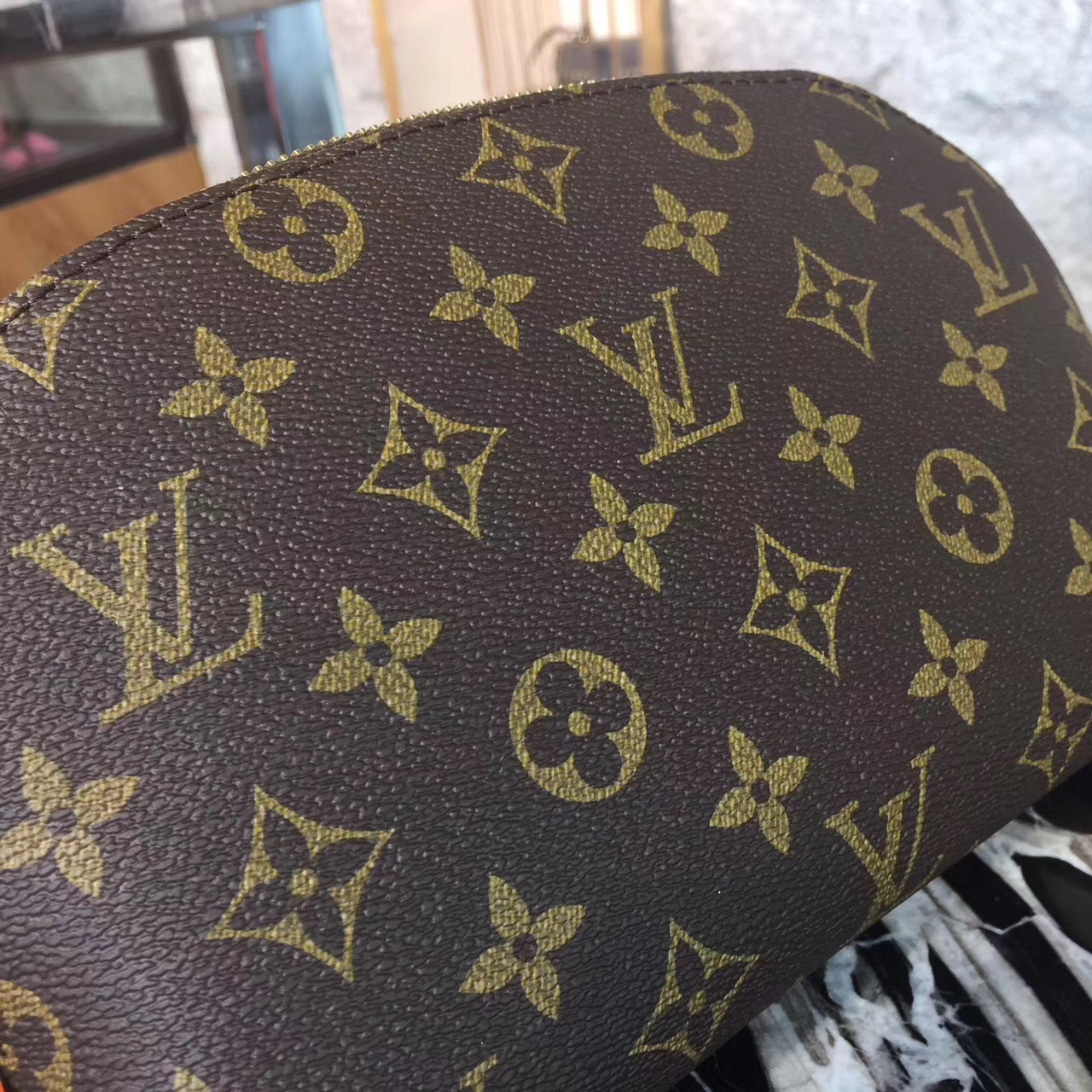 LV COSMETIC POUCH GM M47353HY 