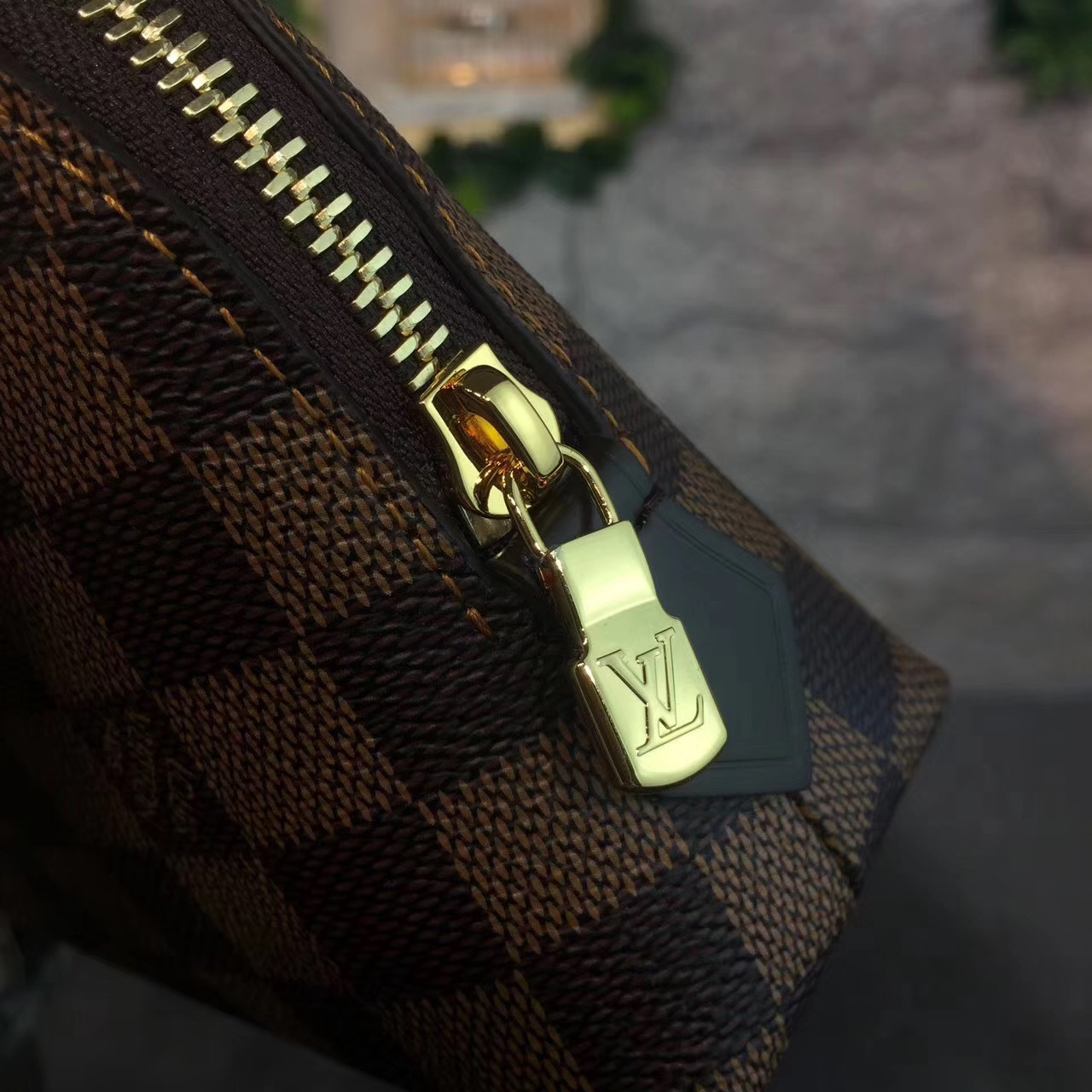 LV COSMETIC POUCH GM M47353HY 