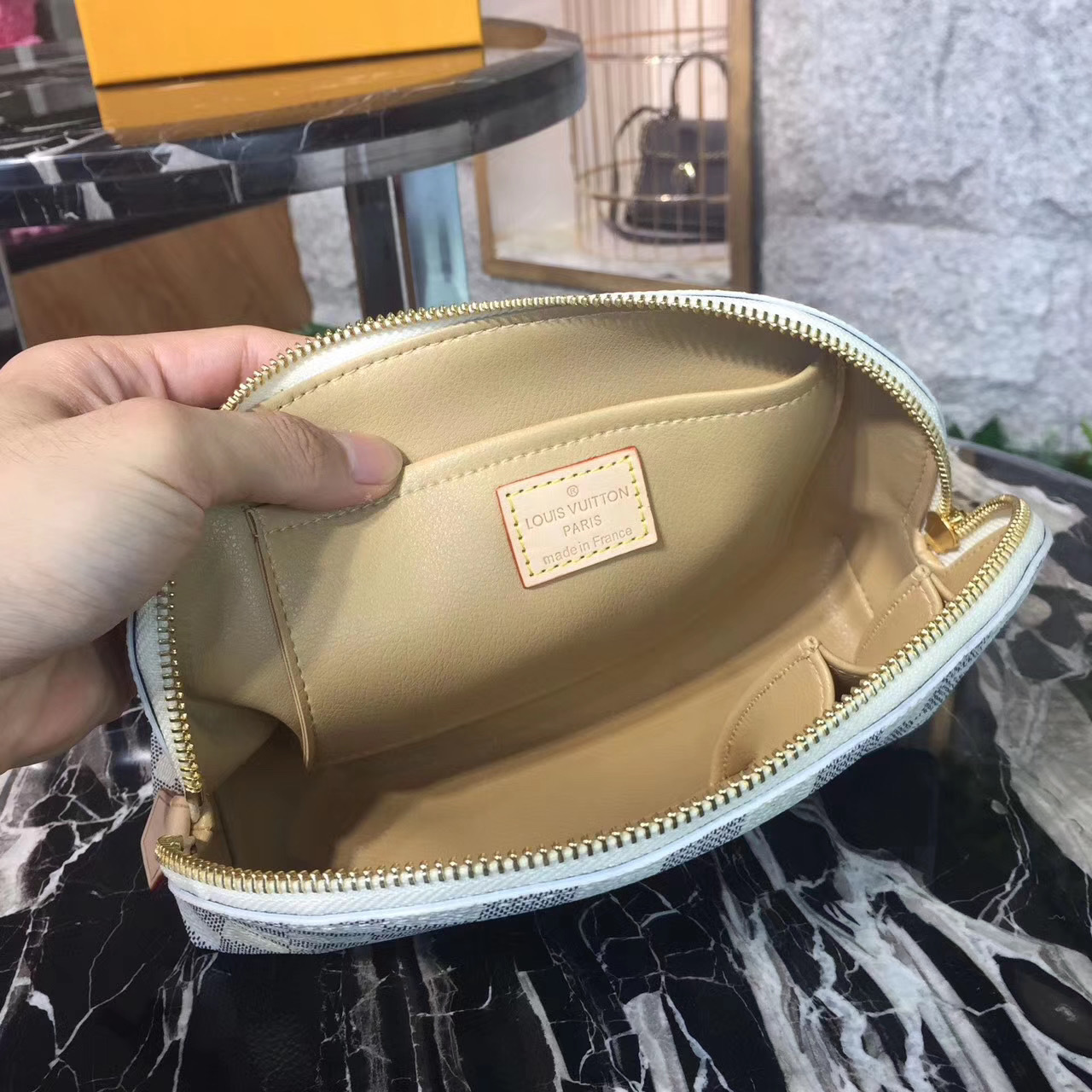 LV COSMETIC POUCH GM M47353HY 