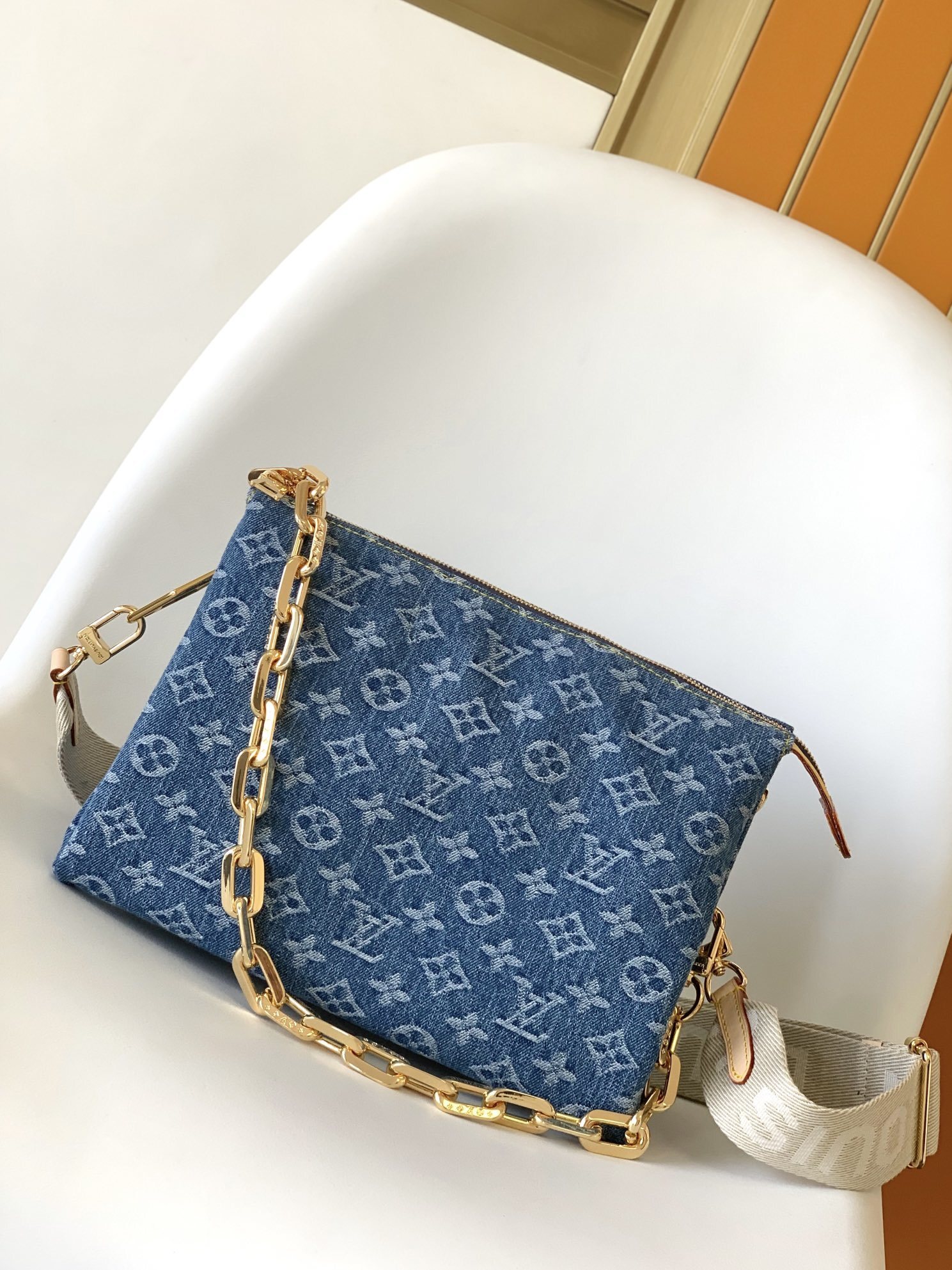 LV Coussin 4106X 