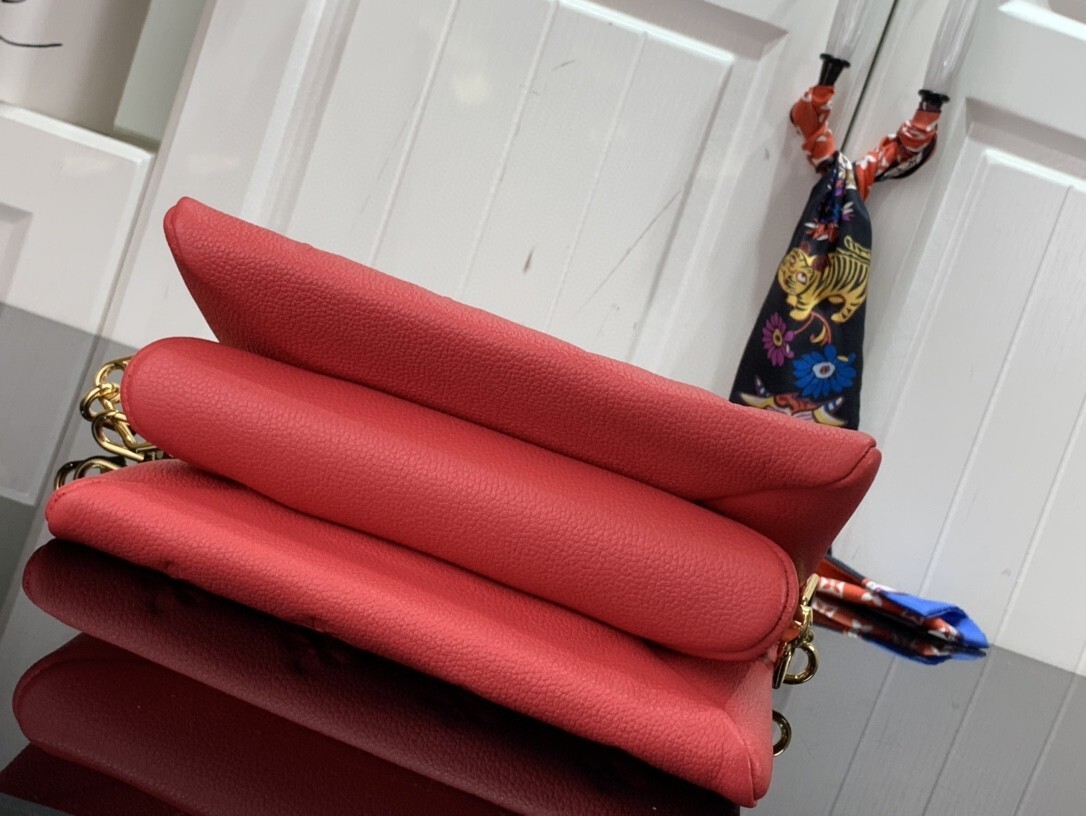 LV COUSSIN BB M20750