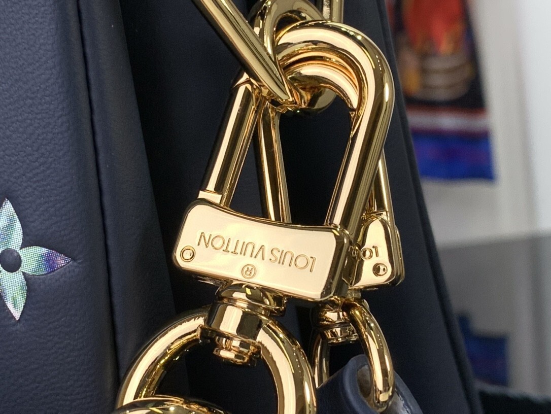 LV COUSSIN MM M21204