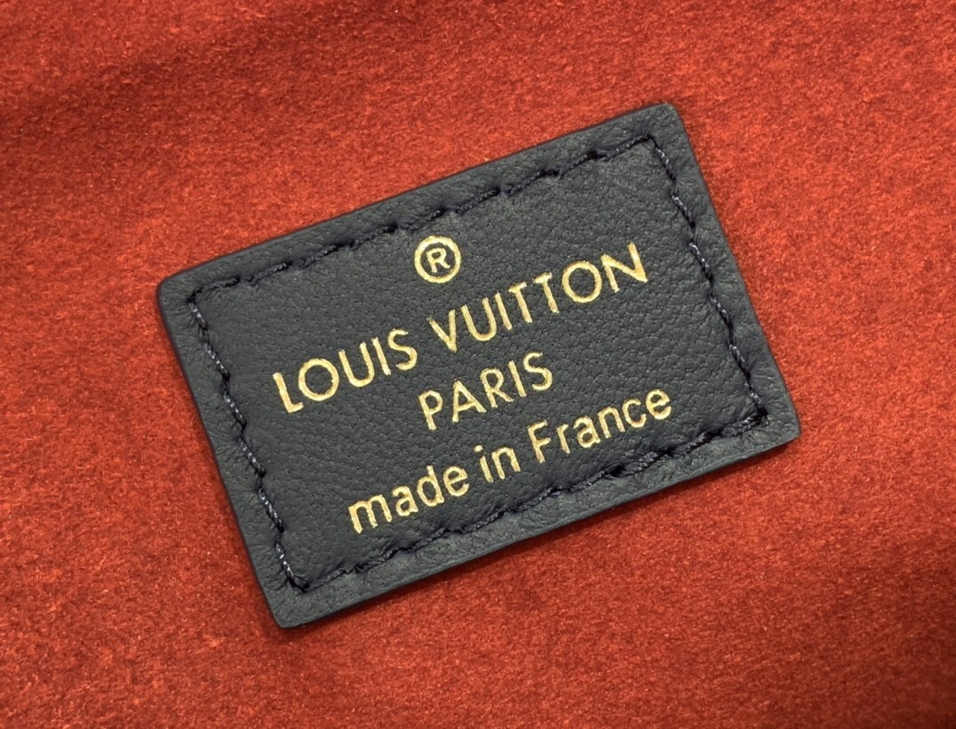 LV COUSSIN MM M21204