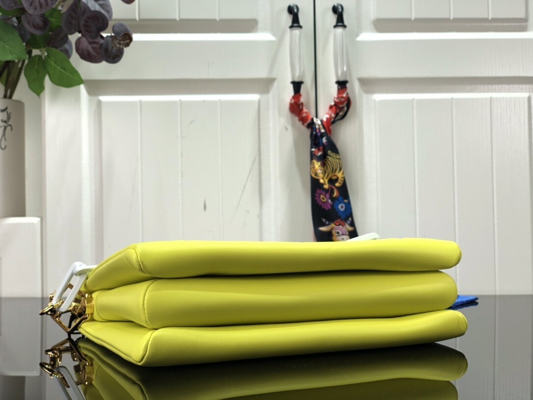 LV COUSSIN PM M20760