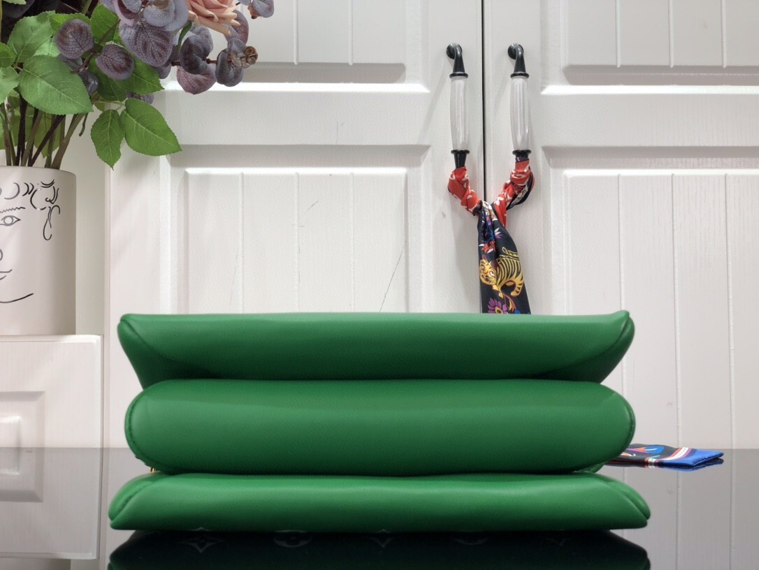 LV COUSSIN PM M20760