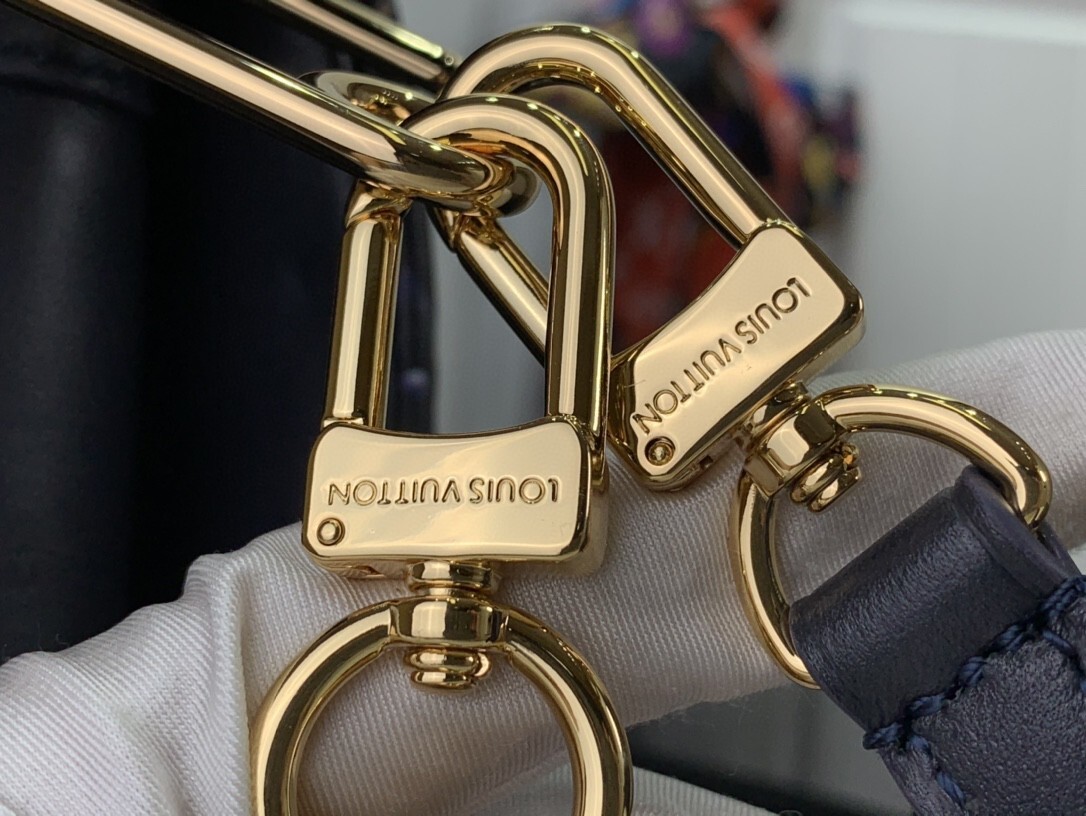 LV COUSSIN PM M21209