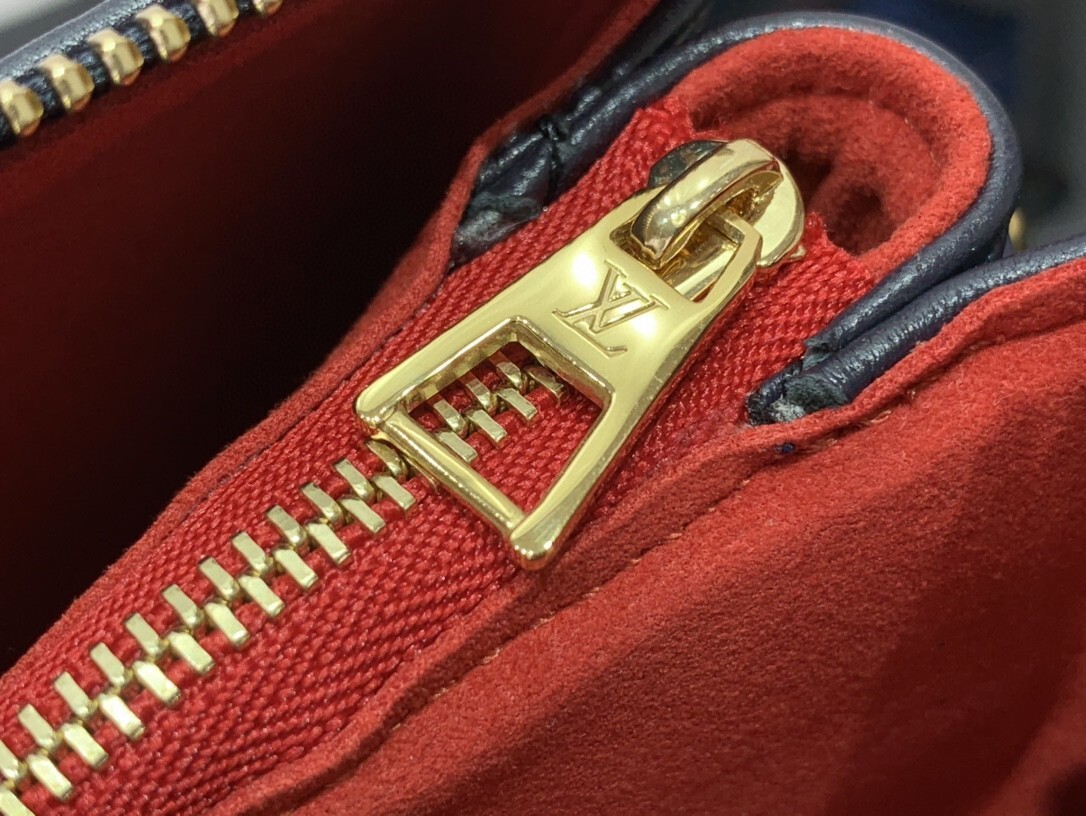 LV COUSSIN PM M21209