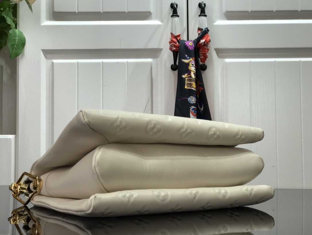 LV COUSSIN PM M57790