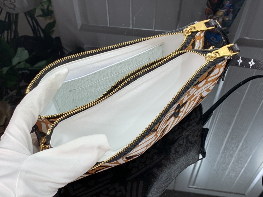 LV CRAFTY DOUBLE ZIP POCHETTE M69488 