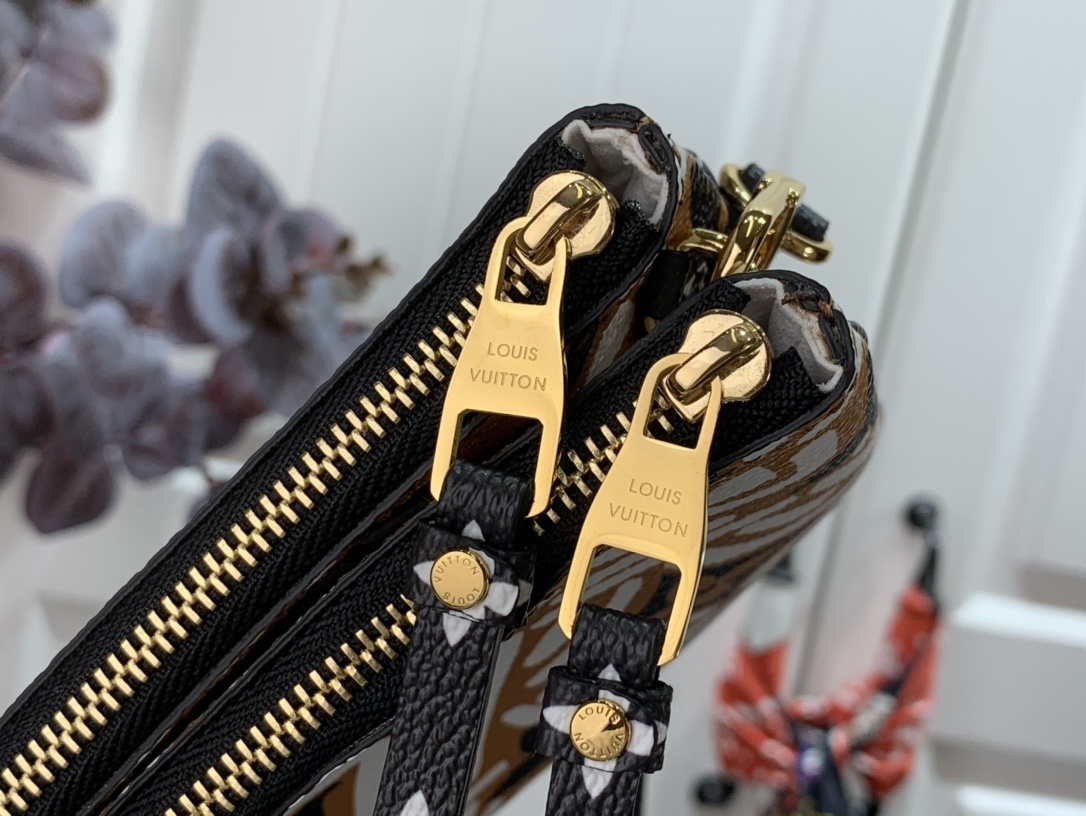 LV CRAFTY DOUBLE ZIP POCHETTE M69488 