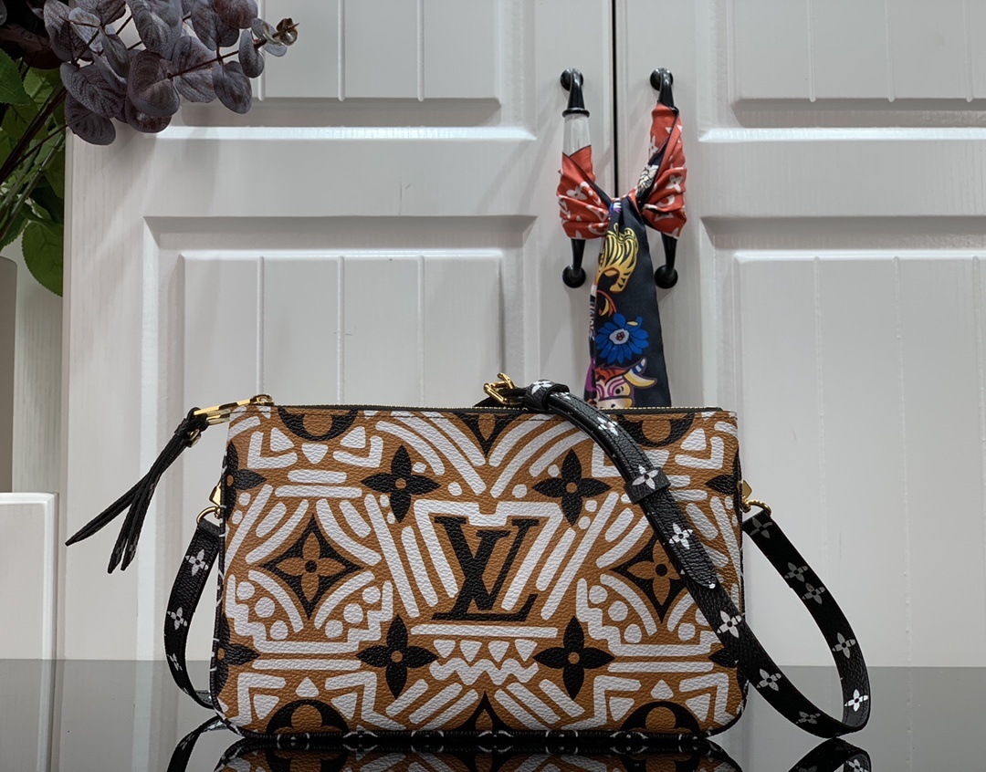 LV CRAFTY DOUBLE ZIP POCHETTE M69488 