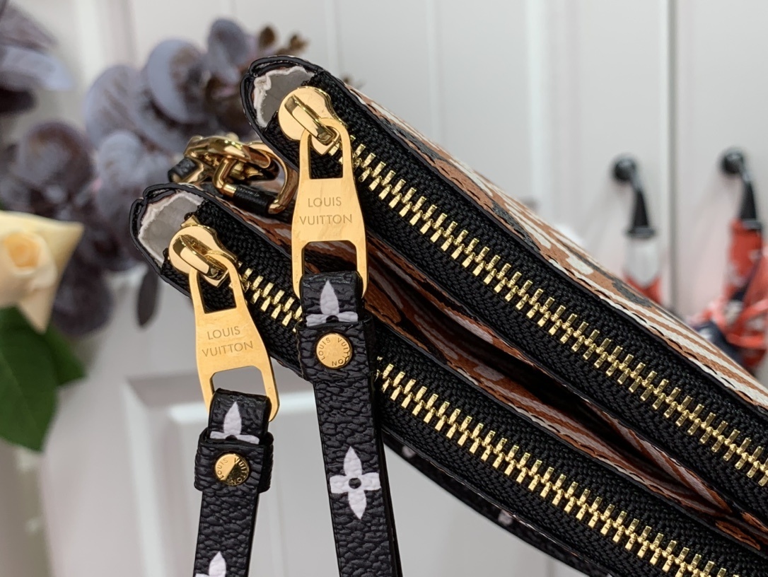 LV CRAFTY DOUBLE ZIP POCHETTE M69488 