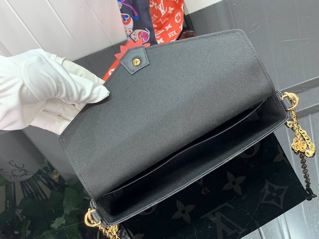 LV CRAFTY FELICIE POCHETTE M69515 