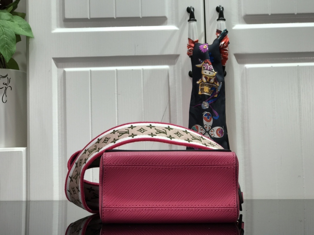 LV CRAFTY TWIST MINI M57063