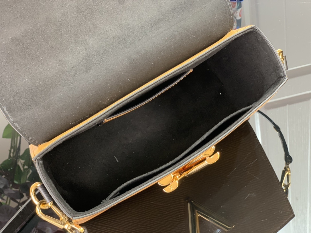 LV CRAFTY TWIST MM M56780