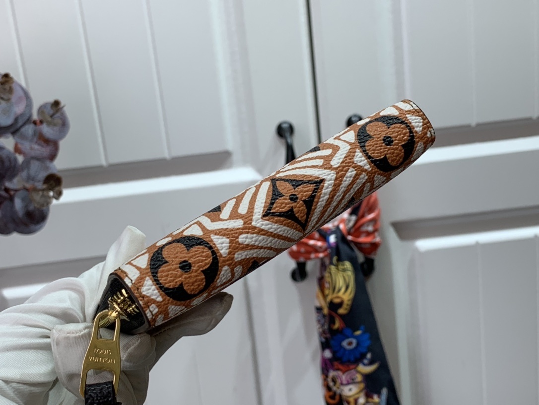 LV CRAFTY ZIPPY COIN PURSE M69496