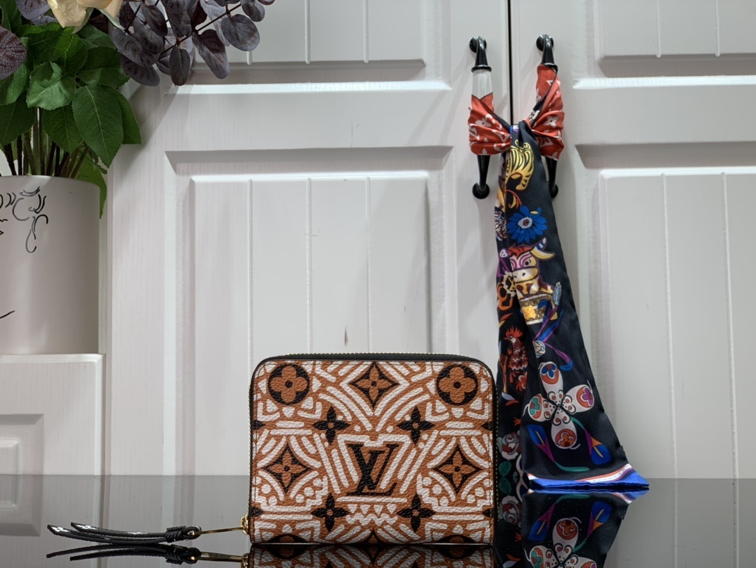 LV CRAFTY ZIPPY COIN PURSE M69496