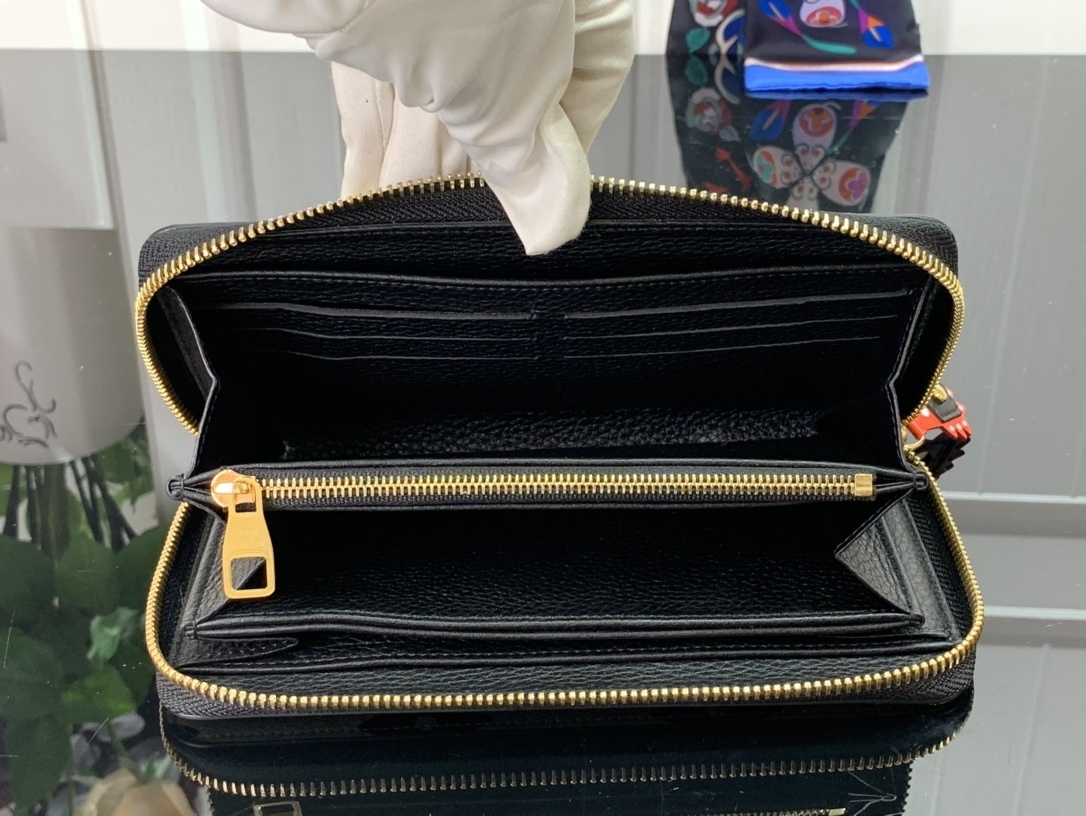 LV CRAFTY ZIPPY wallet M69698