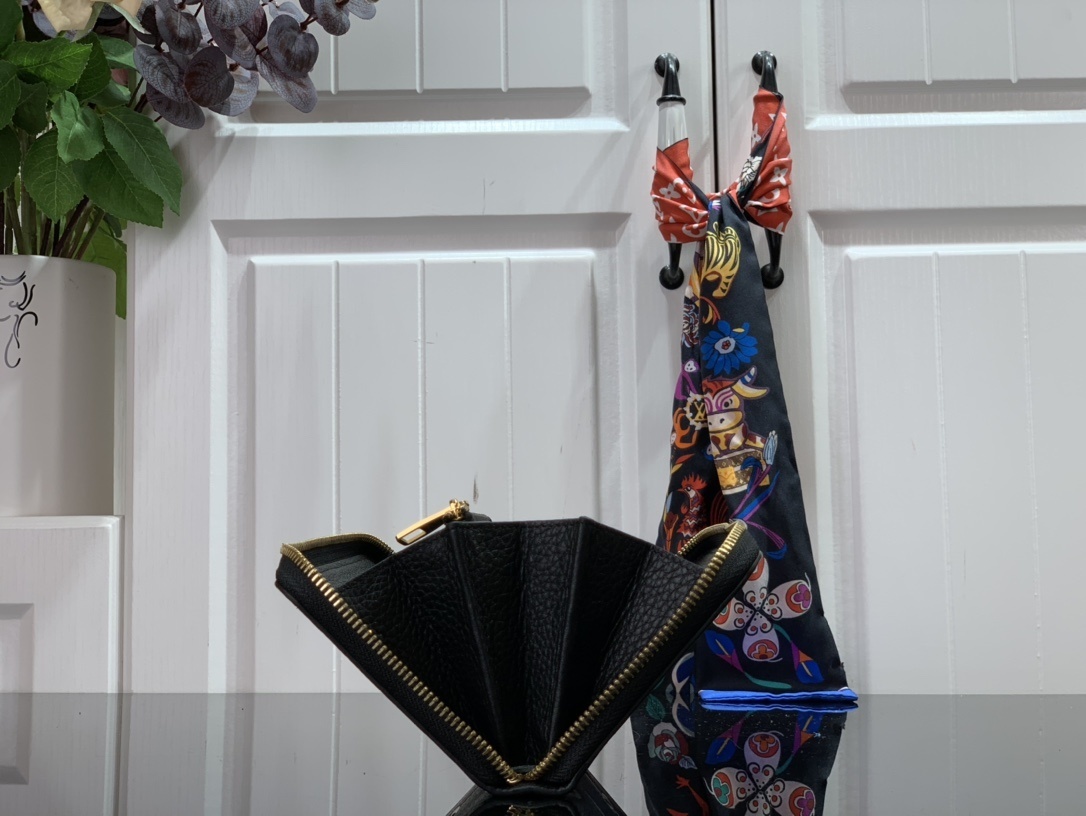 LV CRAFTY ZIPPY wallet M69698