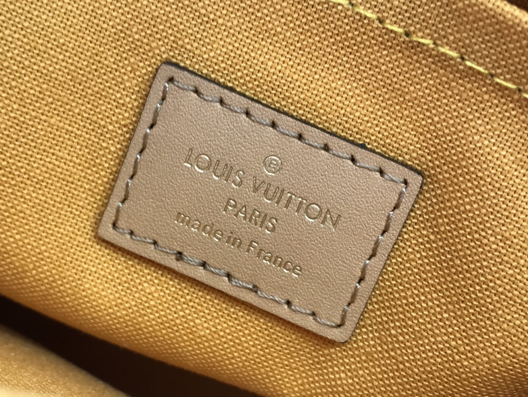 LV CROISETTE BAG N50053