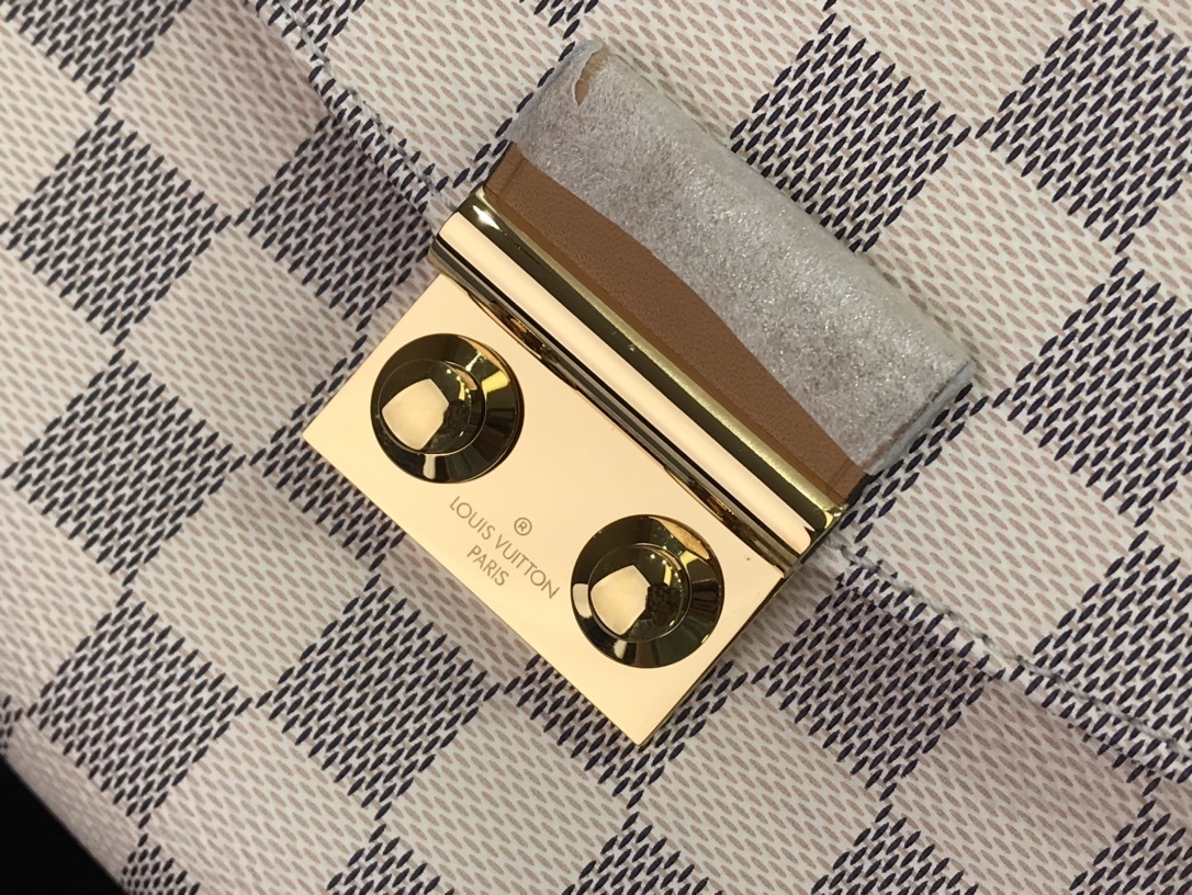 LV CROISETTE BAG N50053