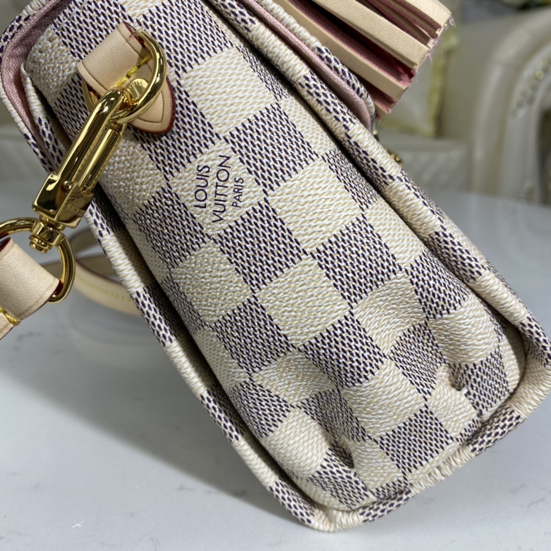 LV CROISETTE BAG N53000