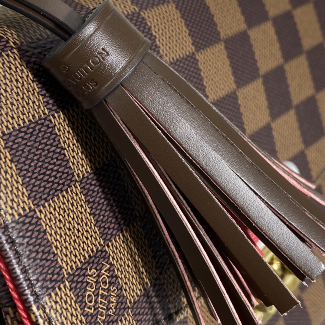 LV CROISETTE BAG N53000