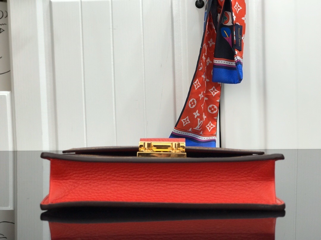 LV CROISETTE CHAIN wallet N60357