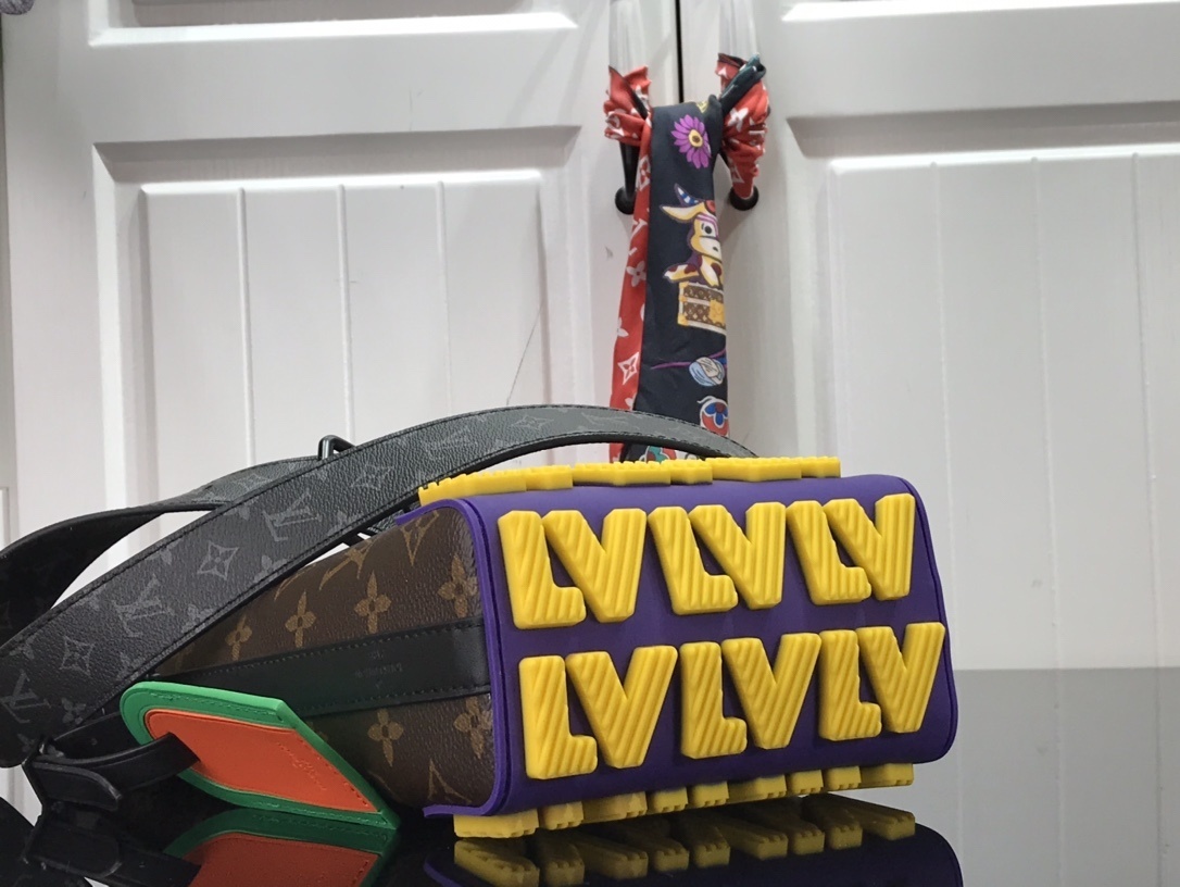 LV CRUISER MESSENGER M57966 