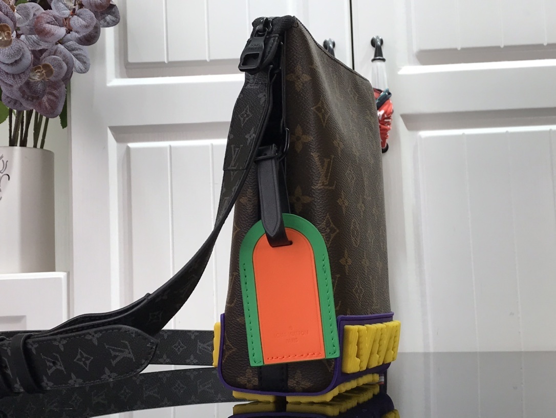 LV CRUISER MESSENGER M57966 