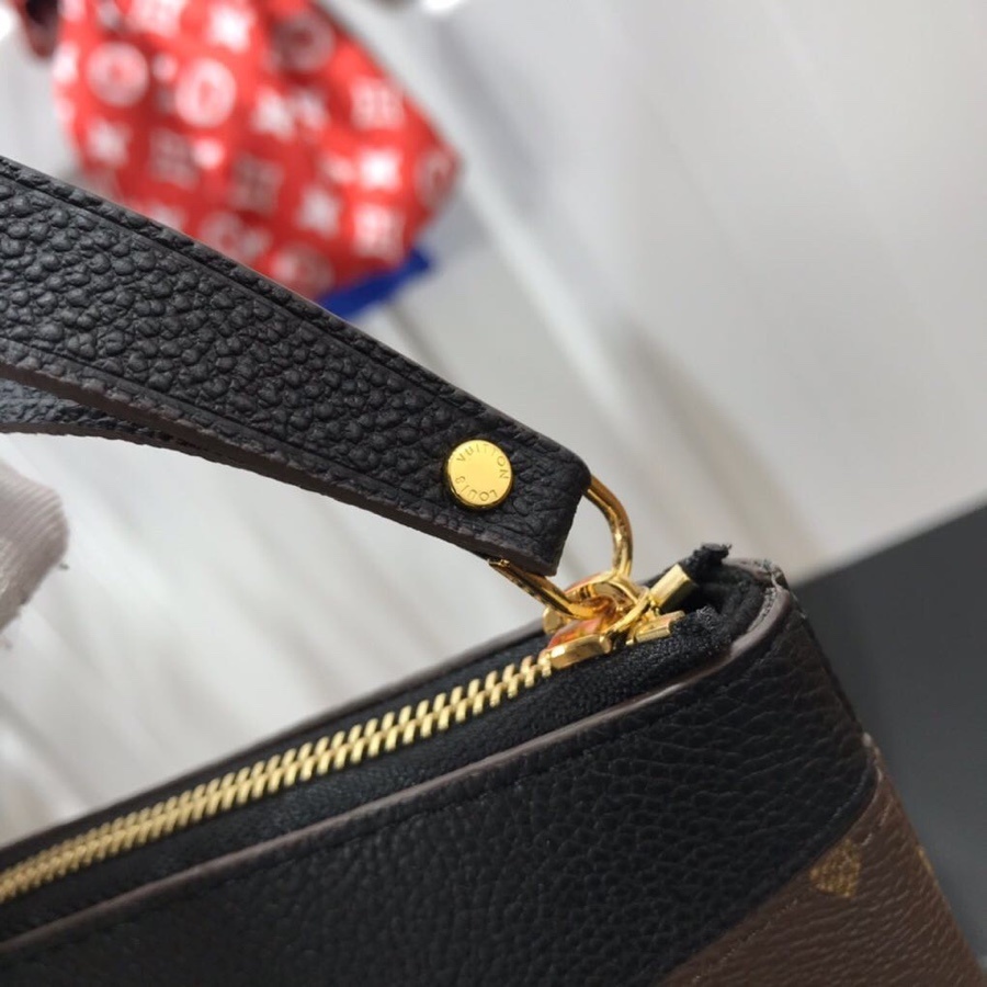 LV DAILY POUCH M62048