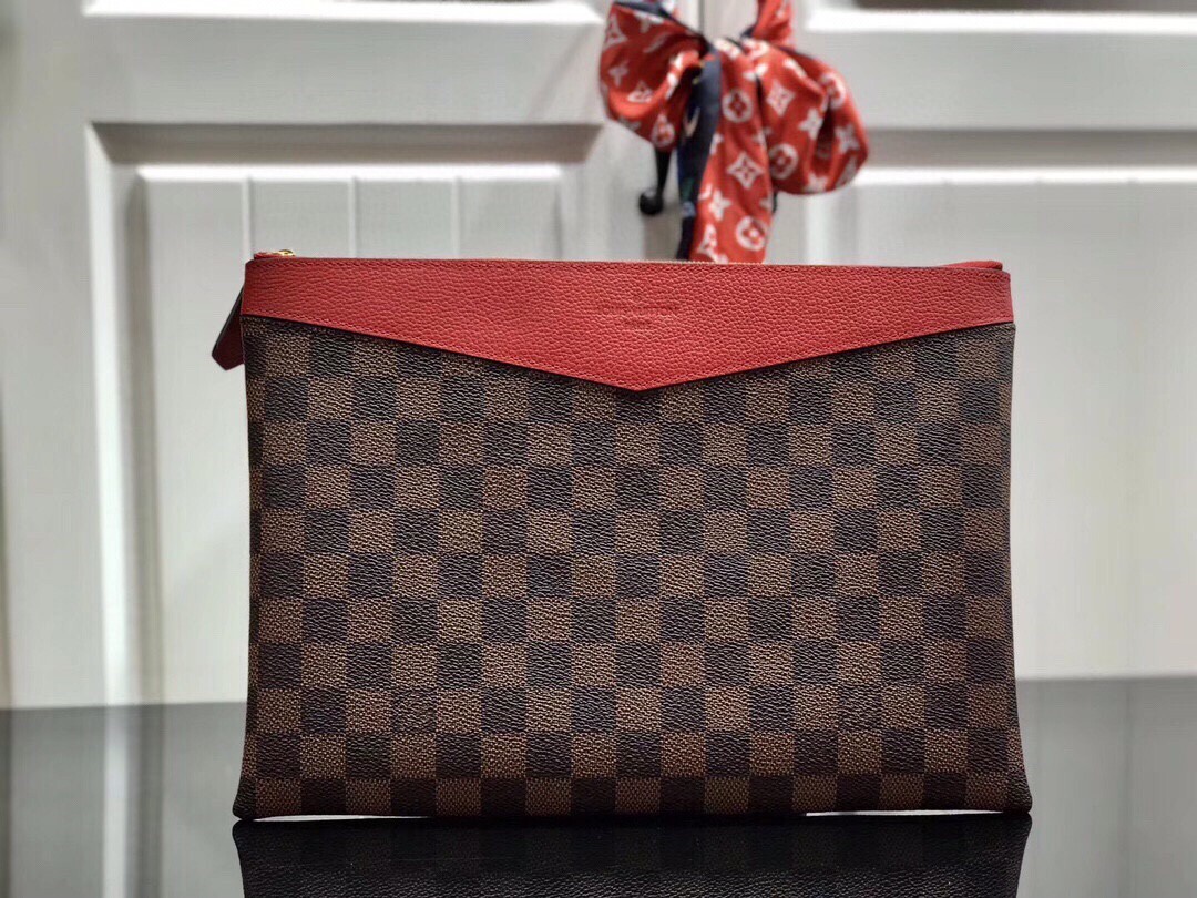LV DAILY POUCH M62048