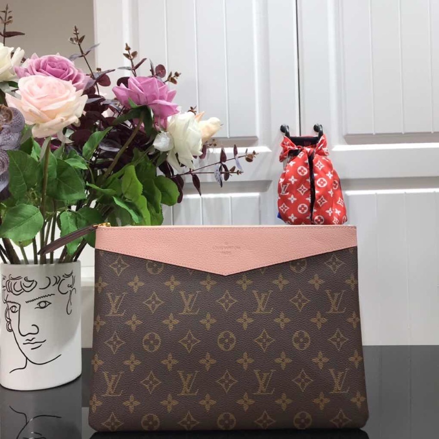 LV DAILY POUCH M62048