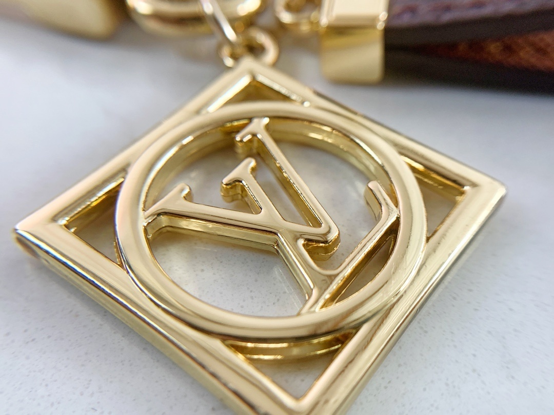 LV DAUPHINE BAG CHARM AND KEYI HOLDER M69564