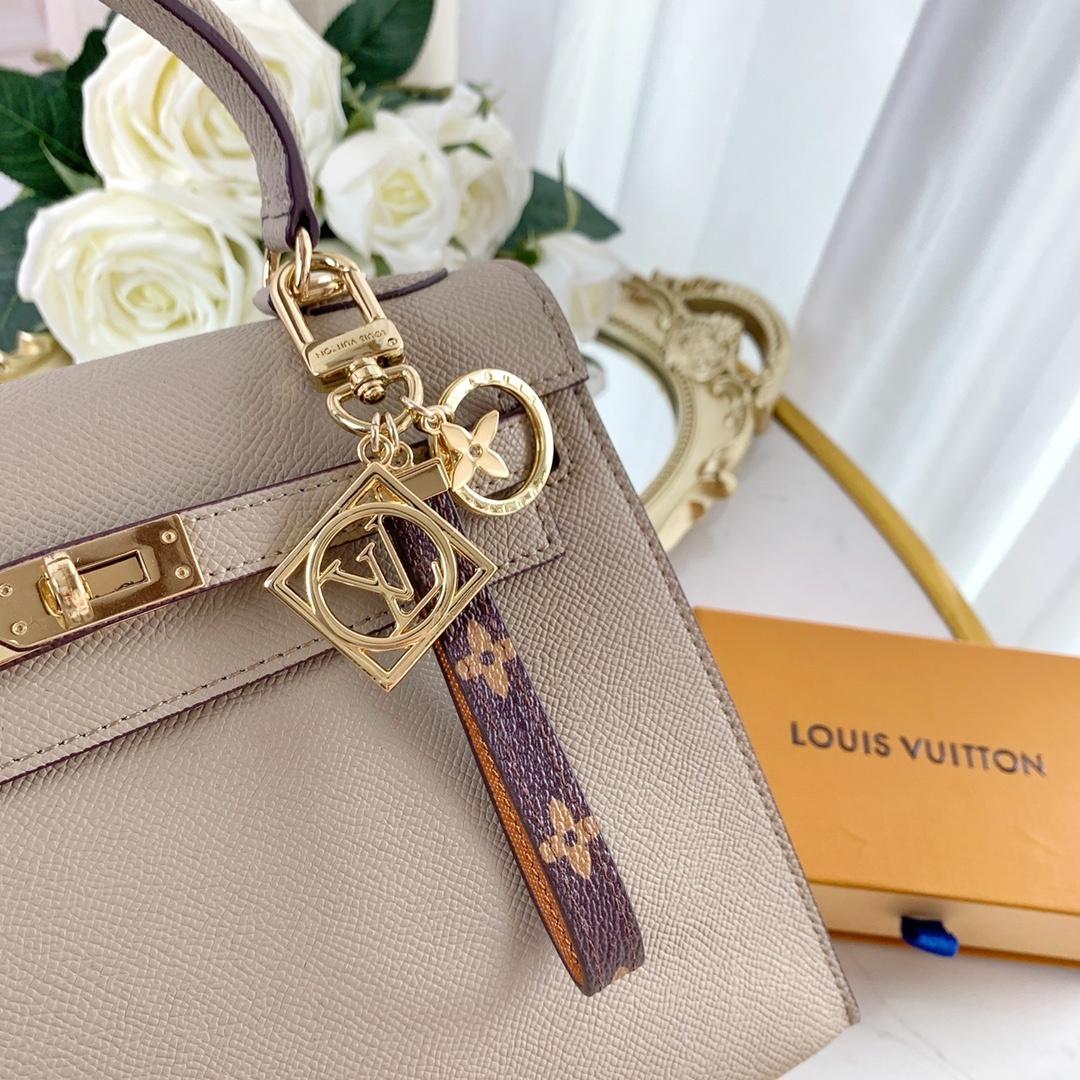 LV DAUPHINE BAG CHARM AND KEYI HOLDER M69564