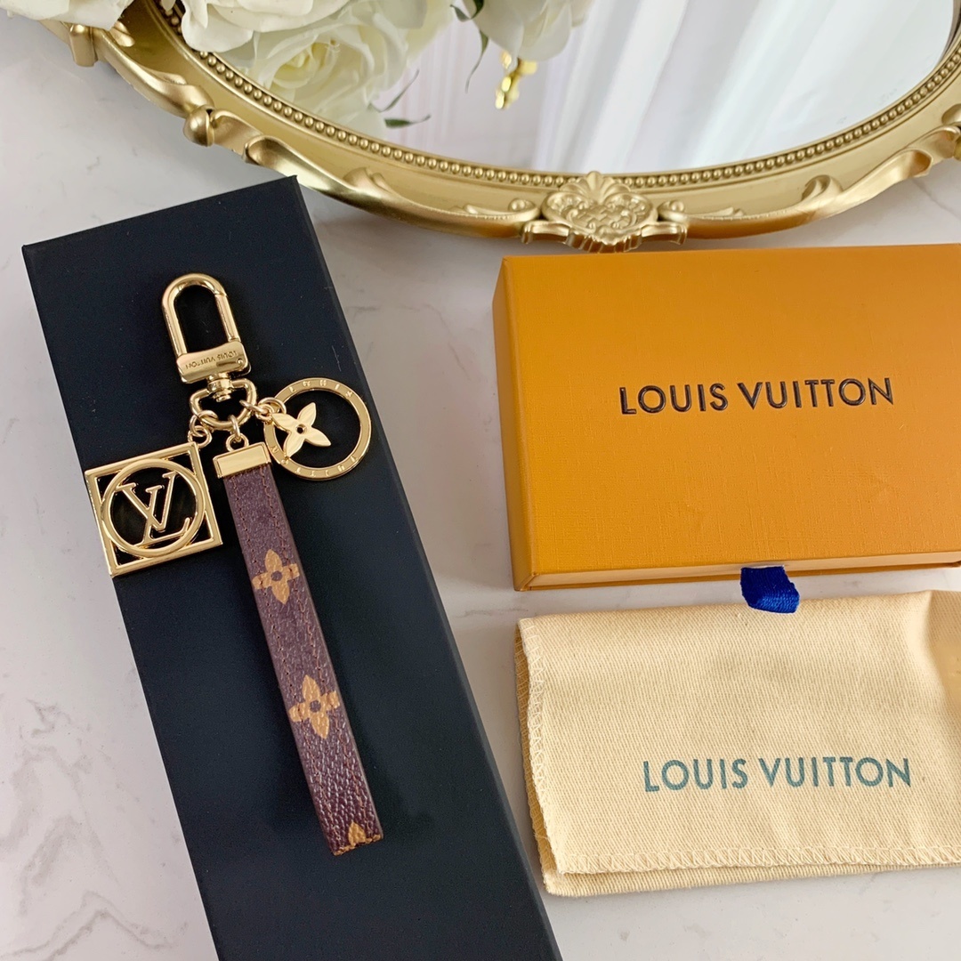 LV DAUPHINE BAG CHARM AND KEYI HOLDER M69564