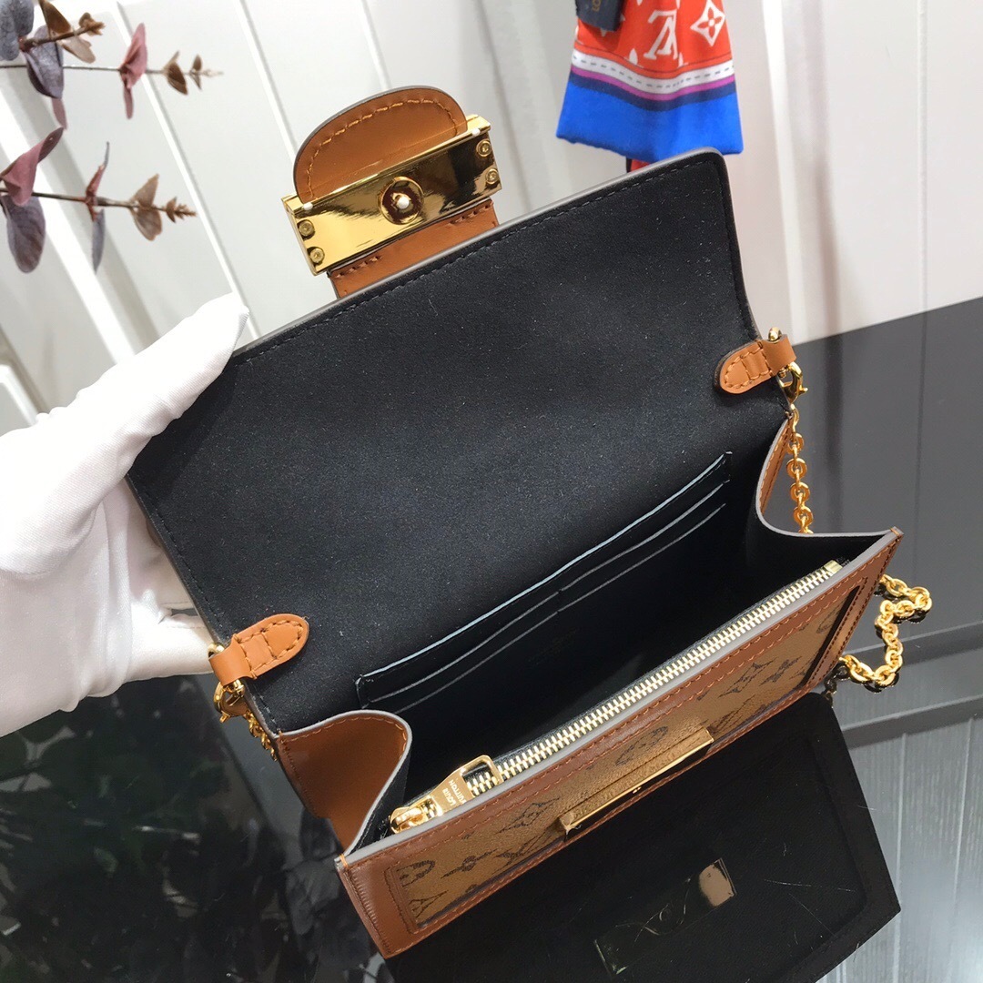 LV DAUPHINE CHAIN wallet M68746