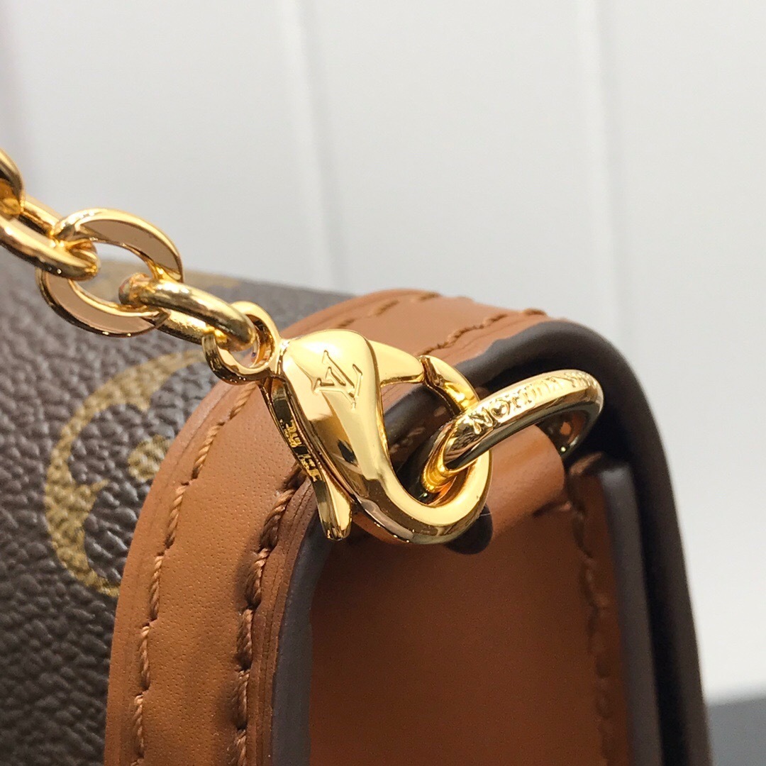 LV DAUPHINE CHAIN wallet M68746