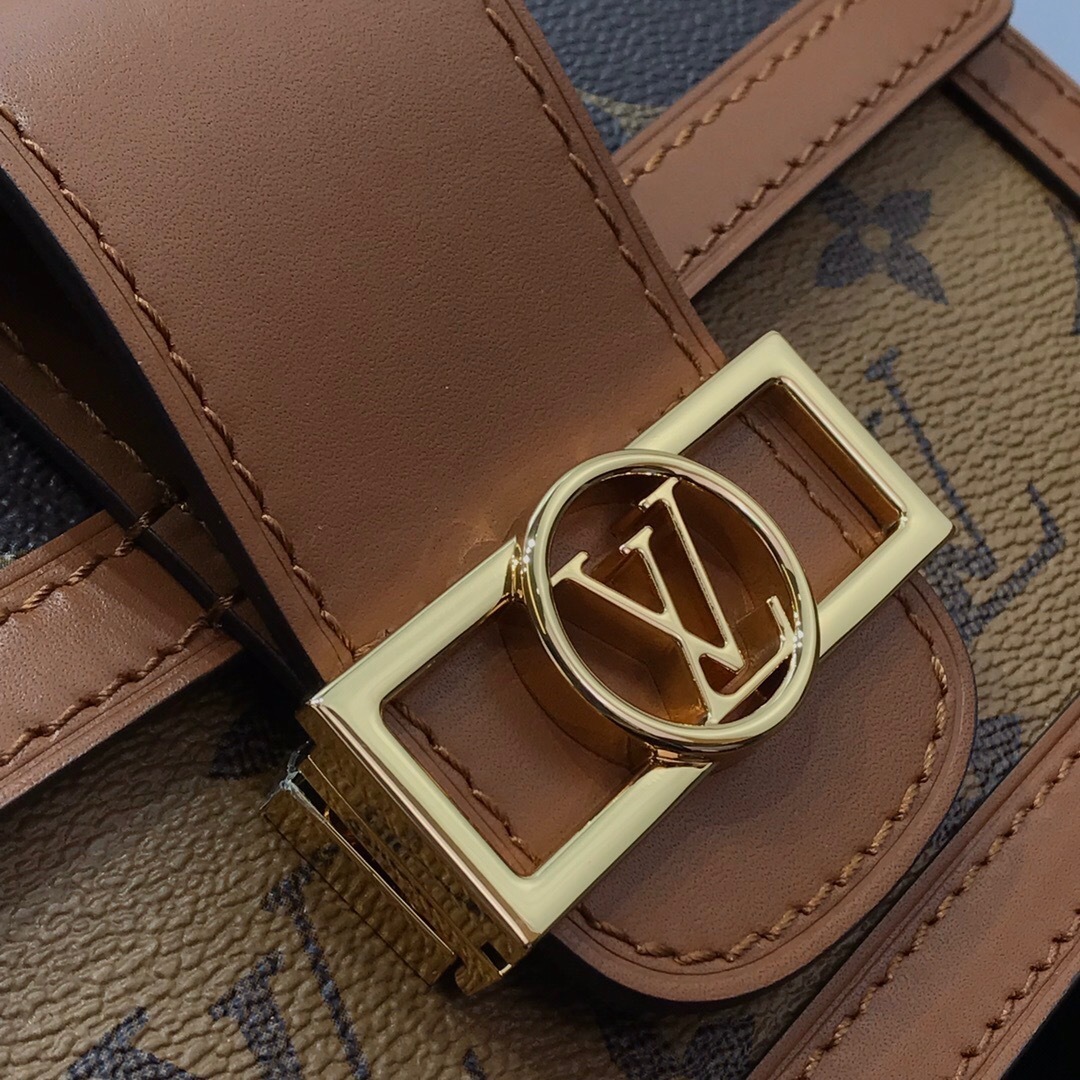 LV DAUPHINE CHAIN wallet M68746