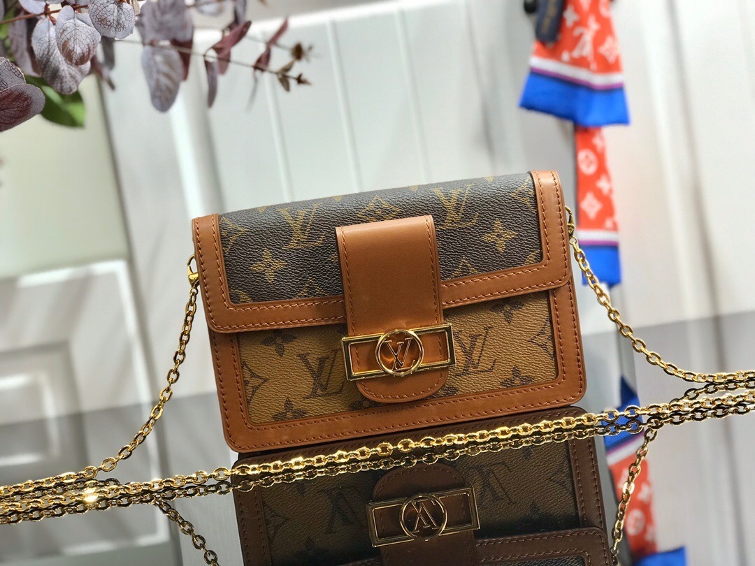 LV DAUPHINE CHAIN wallet M68746