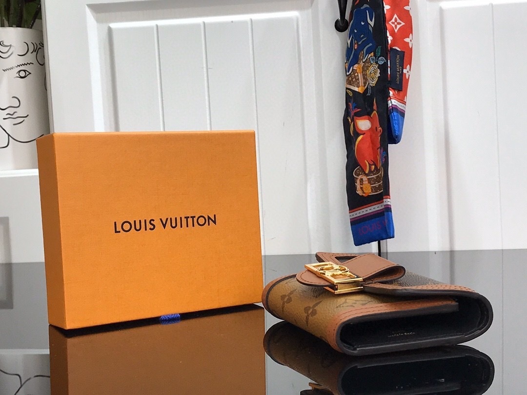 LV DAUPHINE COMPACT wallet M68725 